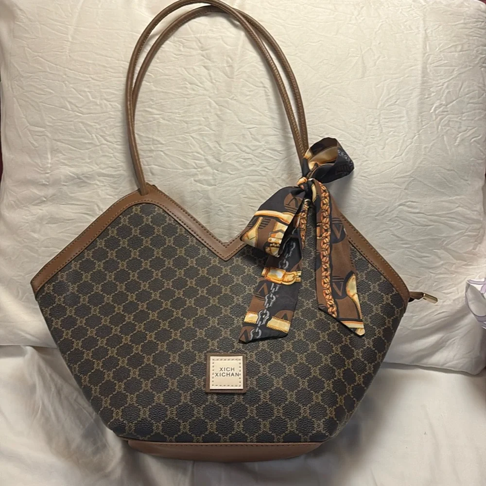 Elegant Geometric Tote. Shoulder/Handbag with Scarf.
New w/o tags. Xich Xichan - Picture 1 of 12